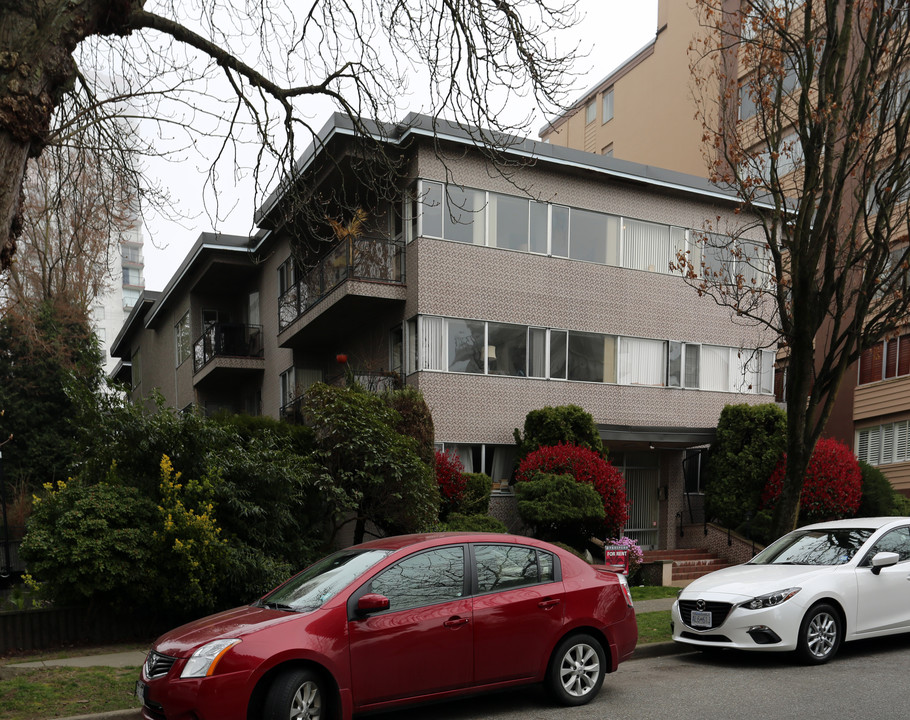 The Vivian in Vancouver, BC - Building Photo