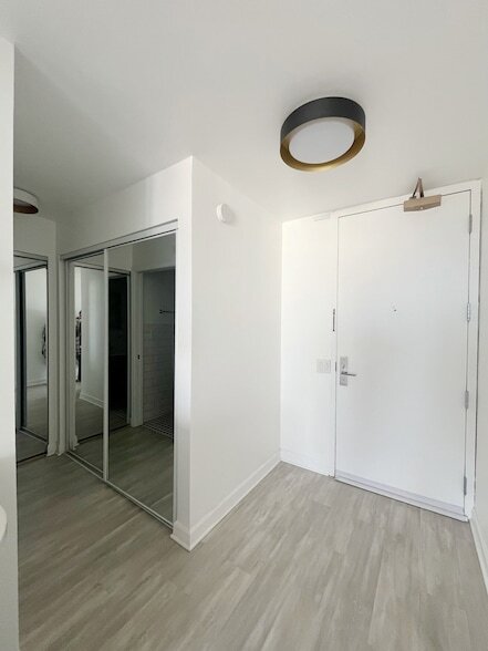 4343 N Clarendon Ave, Unit 2418 in Chicago, IL - Building Photo - Building Photo