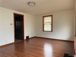 246 Crisfield Ave in Cheektowaga, NY - Building Photo - Building Photo