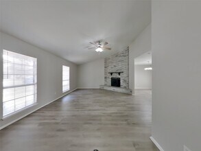 2806 Quail Run Dr in Humble, TX - Foto de edificio - Building Photo