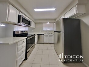 4801 W Larkspur Dr in Glendale, AZ - Building Photo - Building Photo