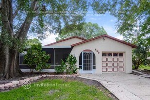 6749 67th Ln N in Pinellas Park, FL - Building Photo