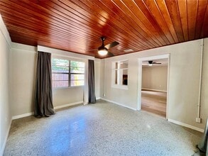 1208 E Hanna Ave in Tampa, FL - Building Photo - Building Photo