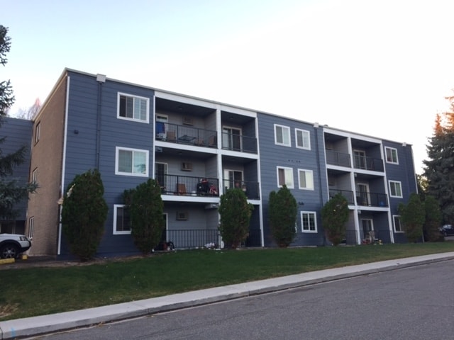 property at 1829 Warren Ave