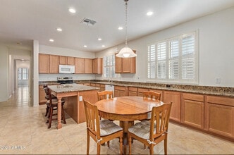 2512 W Hayduk Rd in Phoenix, AZ - Foto de edificio - Building Photo