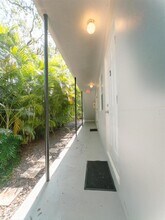 3676 Oak Ave-Unit -3 in Miami, FL - Building Photo - Building Photo