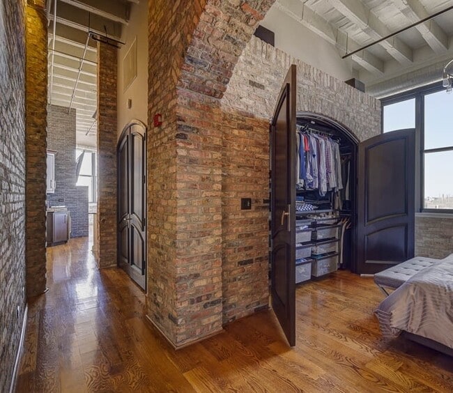 1601 W School St, Unit 611 in Chicago, IL - Building Photo - Building Photo