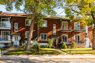 2089 De Hampton Av in Montréal, QC - Building Photo