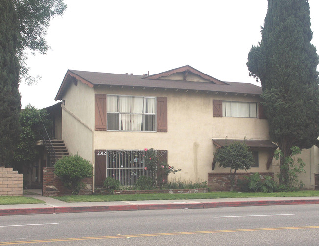 Commonwealth Manor in Fullerton, CA - Building Photo - Building Photo