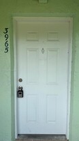 3965 NW 87th Ave in Sunrise, FL - Building Photo
