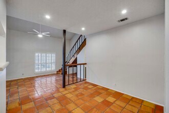 102 Caleta Beach in San Antonio, TX - Building Photo - Building Photo