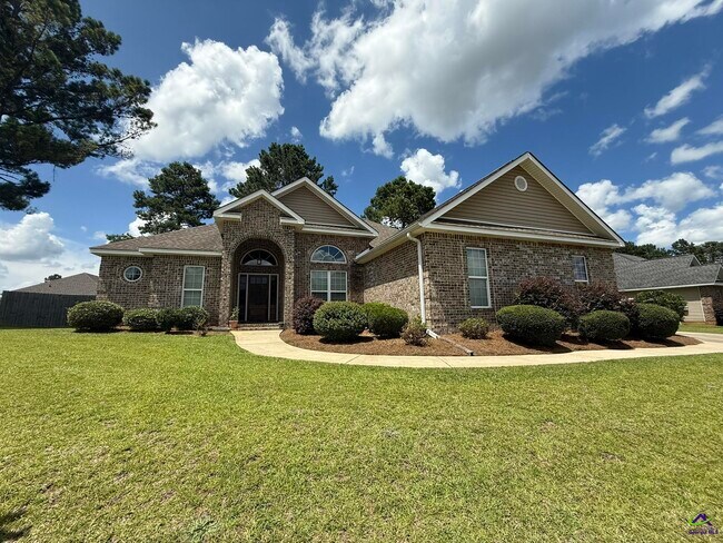 property at 616 Amberley Ct