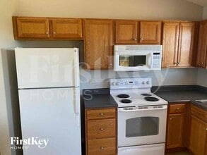 2572 Ivan Ct in Hebron, KY - Foto de edificio - Building Photo