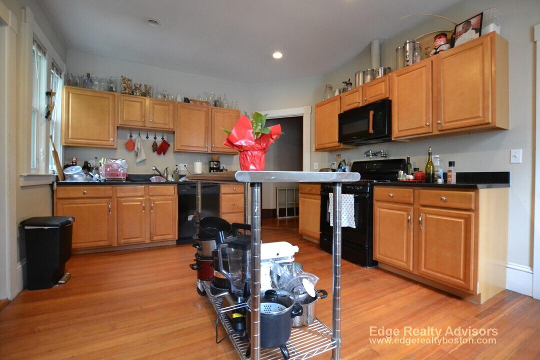 49 Mapleton St, Unit 1 in Boston, MA - Foto de edificio