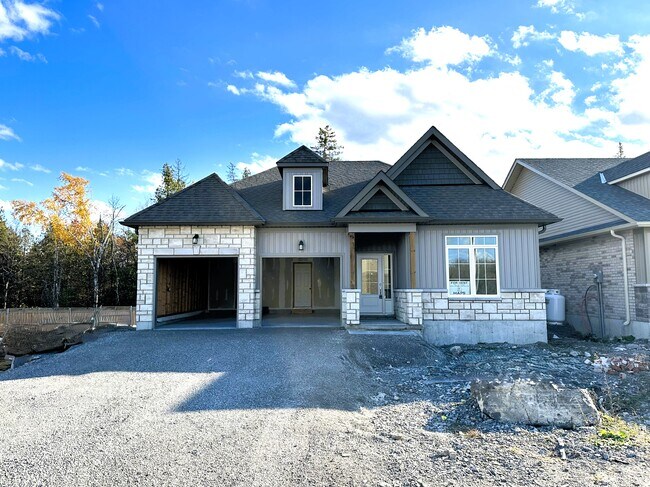 Tranquil and Private Bungalow in Bobcaygeo in Kawartha Lakes, ON - Building Photo - Building Photo