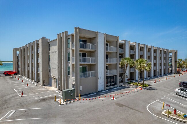 Point Pass-A-Grille in St Pete Beach, FL - Foto de edificio - Building Photo