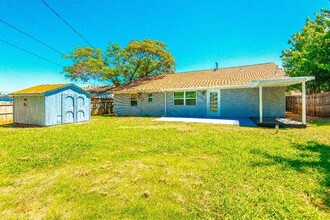 2719 Tottingham Rd in The Village, OK - Foto de edificio - Building Photo