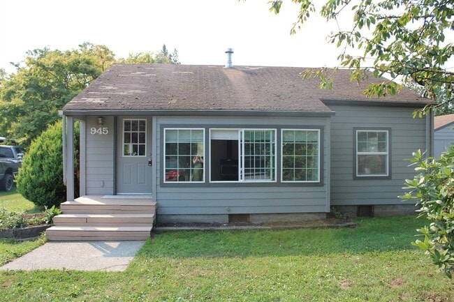 property at 945 Fidalgo St