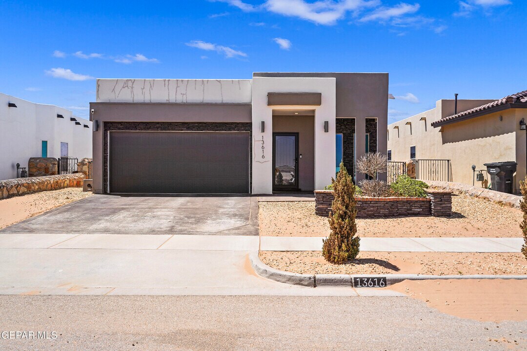 13616 Samlesbury Ave in Horizon City, TX - Building Photo