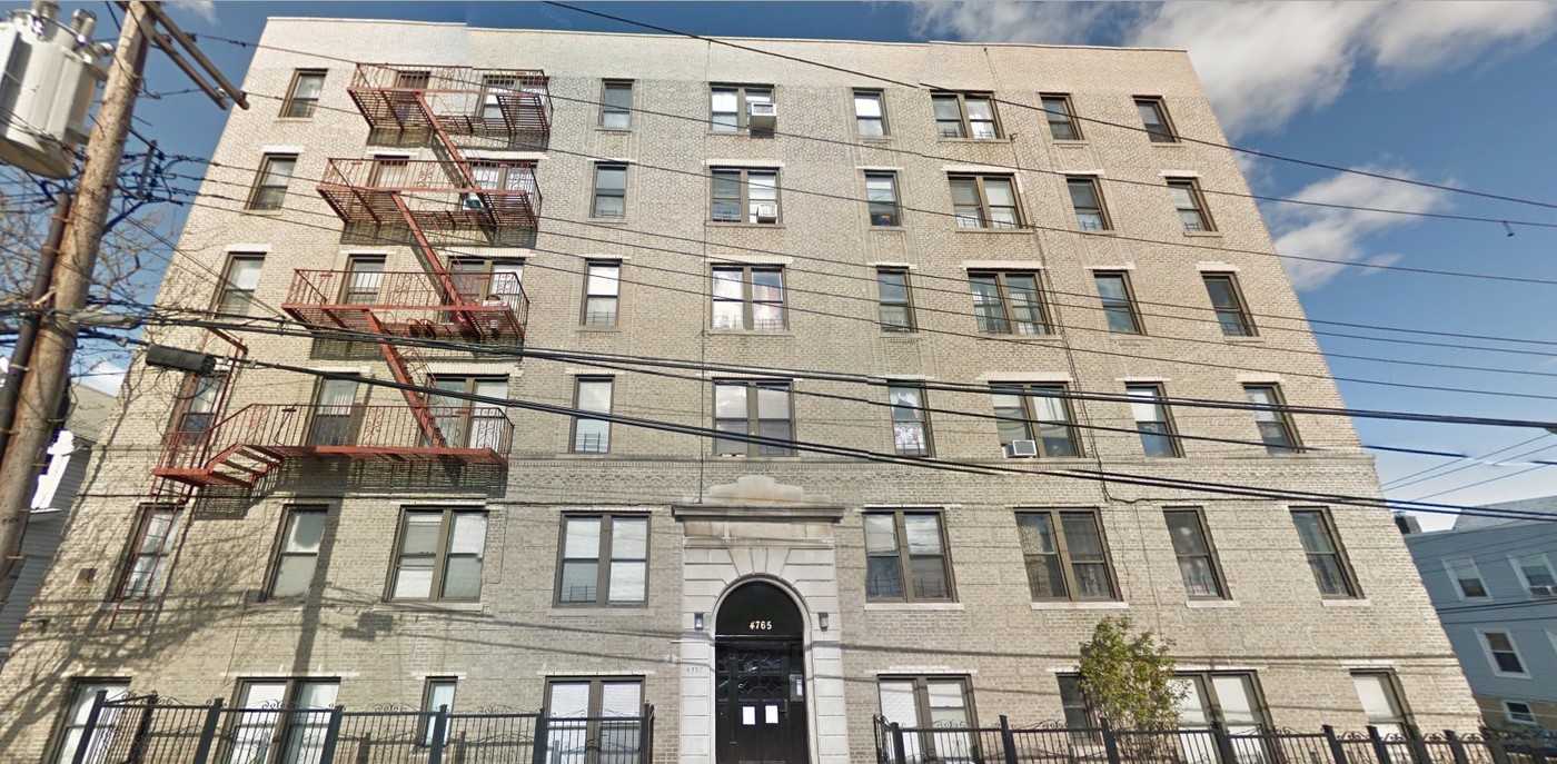 4765 Carpenter Ave in Bronx, NY - Building Photo