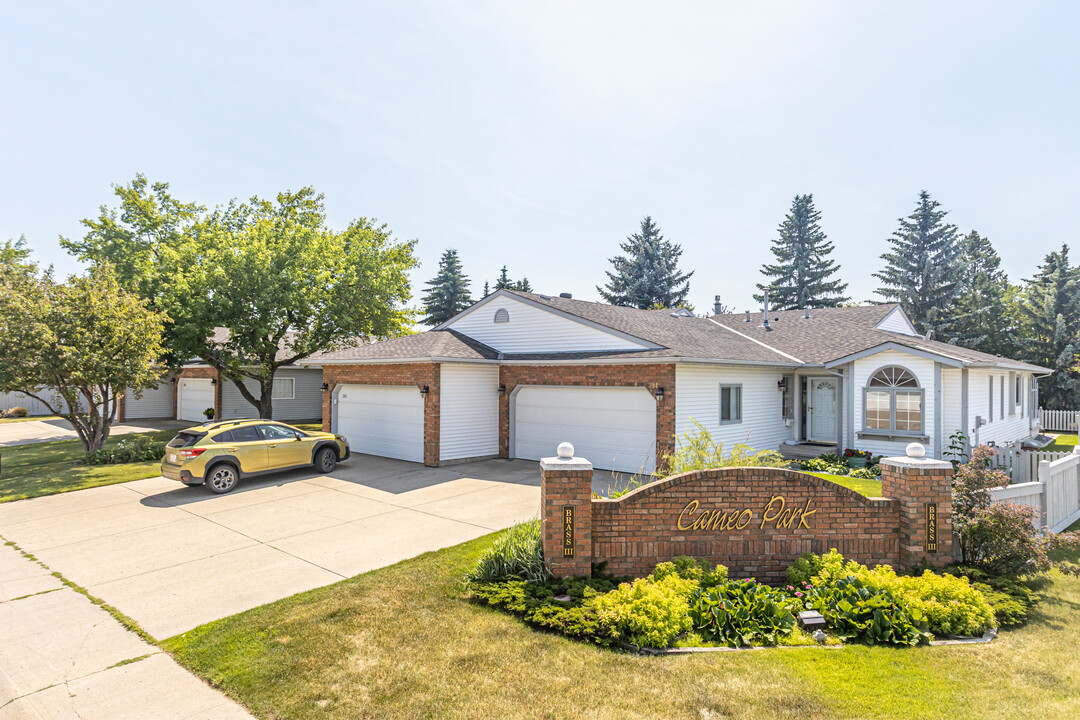 Cameo Park in Edmonton, AB - Building Photo