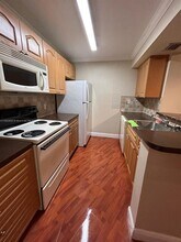 7165 NW 186th St in Hialeah, FL - Foto de edificio - Building Photo