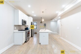 152 Trenton St, Unit 1 in Boston, MA - Foto de edificio - Building Photo