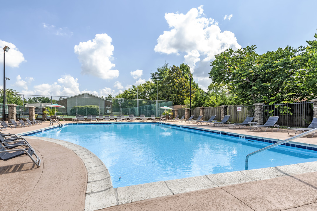 Canter Chase Apartments in Louisville, KY - Building Photo