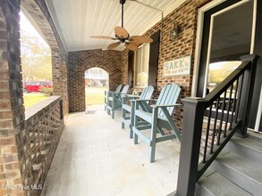 201 NE 48th St in Oak Island, NC - Foto de edificio - Building Photo