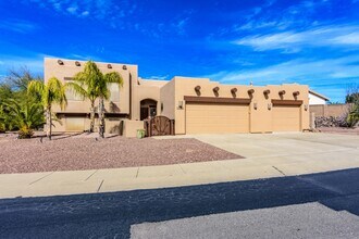 1681 E Moonshroud Dr in Oro Valley, AZ - Building Photo - Building Photo
