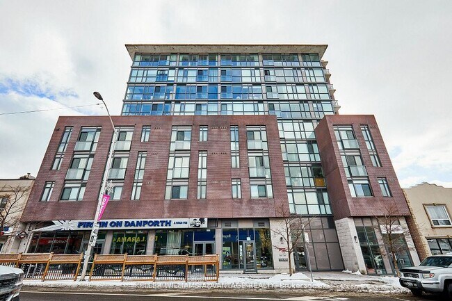 2055 Danforth Av in Toronto, ON - Building Photo - Building Photo