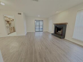 11525 Webb Chapel Rd in Dallas, TX - Building Photo - Building Photo