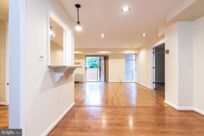 7400 Lakeview Dr-Unit -N109 in Bethesda, MD - Building Photo - Building Photo