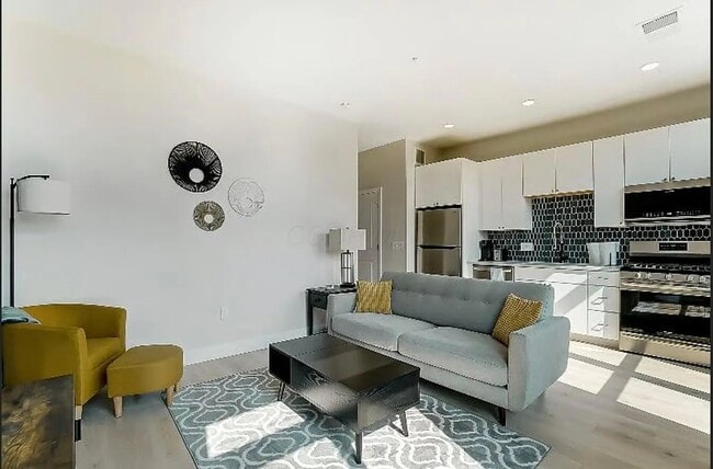 6633 Dale Dr, Unit 422