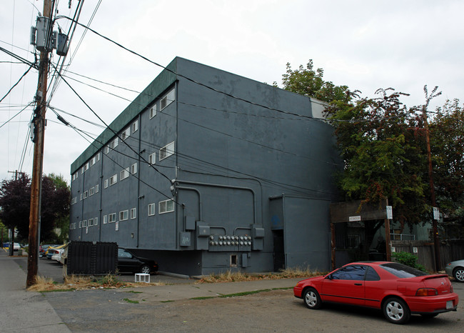 Maple Arms in Eugene, OR - Building Photo - Building Photo