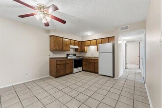 410 W Franklin St in Waxahachie, TX - Building Photo - Building Photo