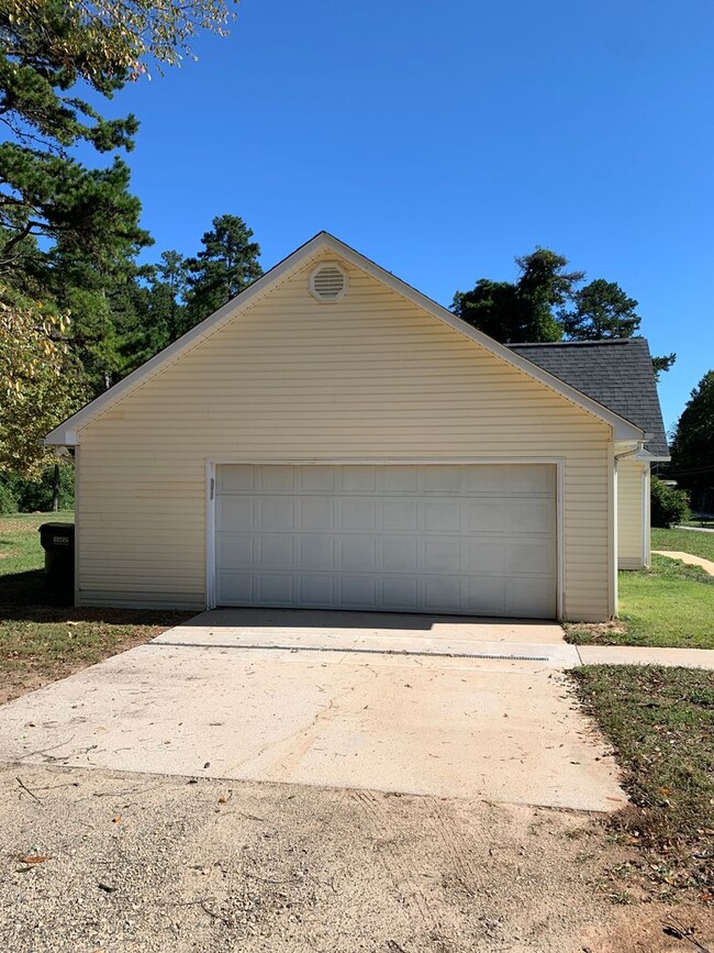 5560 Mooresville Rd in Salisbury, NC - Building Photo - Building Photo