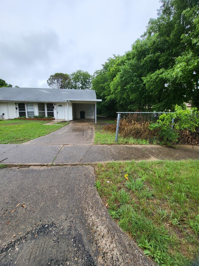 property at 1112 Williamson Dr