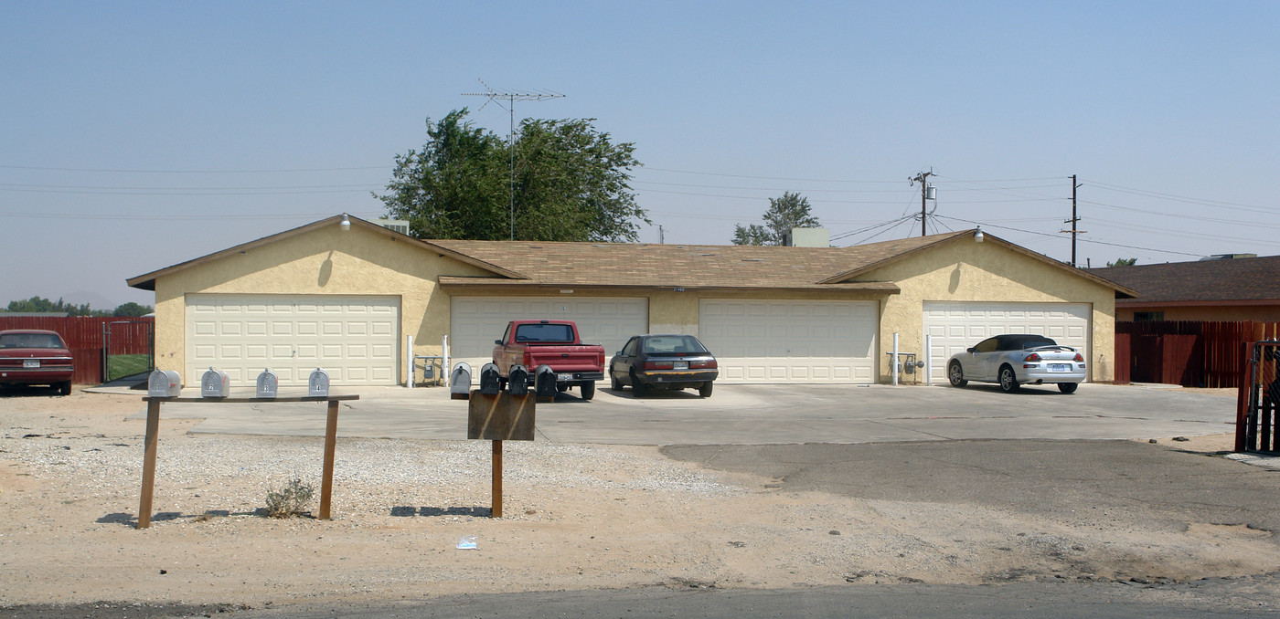 21460 Laguna Rd in Apple Valley, CA - Building Photo