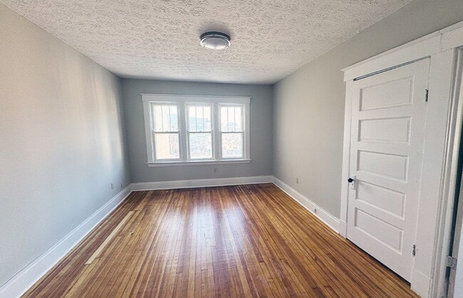 2831-2833 Glendora Ave in Cincinnati, OH - Building Photo - Building Photo