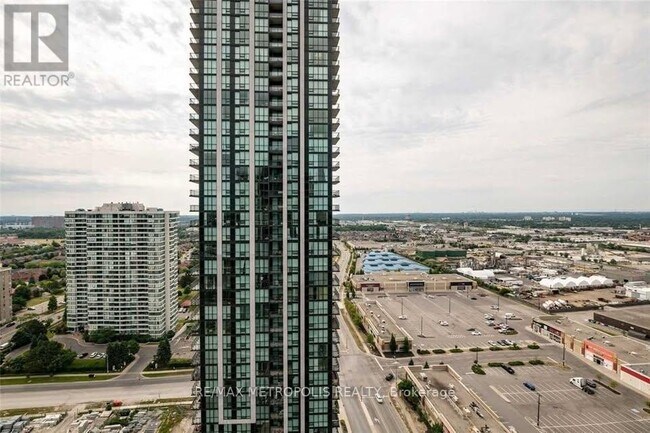 3985 Grand Park Dr in Mississauga, ON - Building Photo - Building Photo