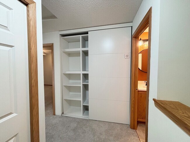 2408 121st Cir NE in Blaine, MN - Foto de edificio - Building Photo