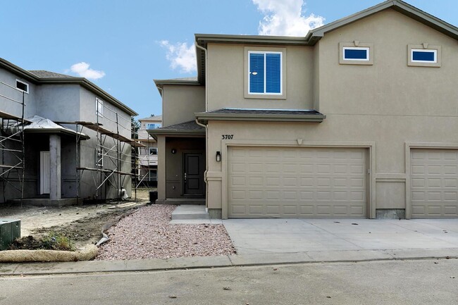 Conveniently Located 3-Bedroom Townhome Cl... in Colorado Springs, CO - Building Photo - Building Photo