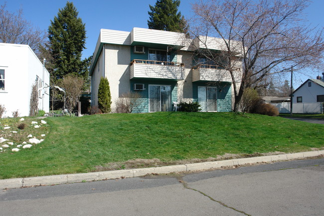 2404 W Cleveland Ave in Spokane, WA - Foto de edificio - Building Photo