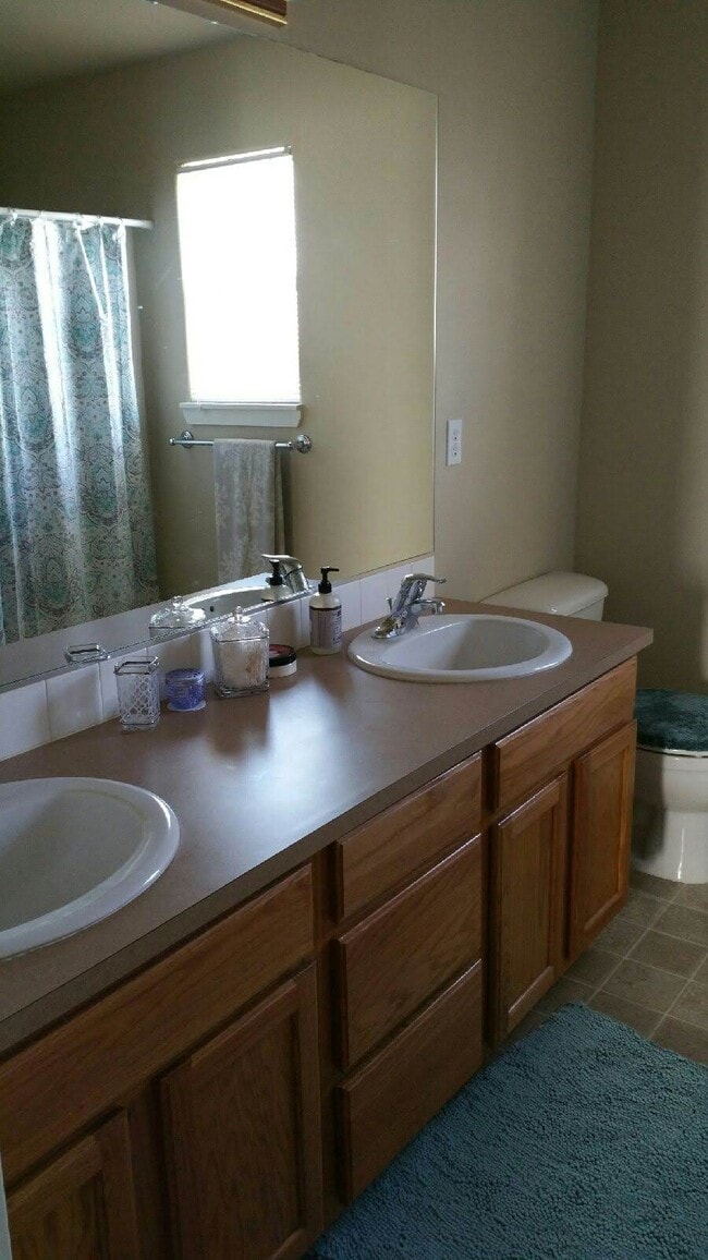 20089 Beth Ave in Bend, OR - Foto de edificio - Building Photo