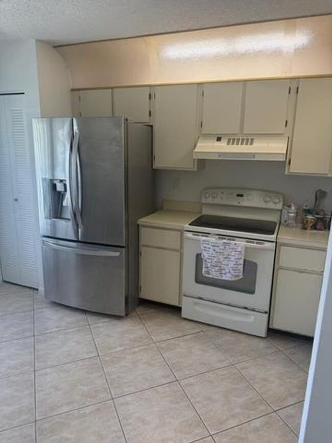 property at 1463 Summit Run Cir