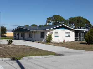 2014 Willow Ave in Englewood, FL - Building Photo - Building Photo