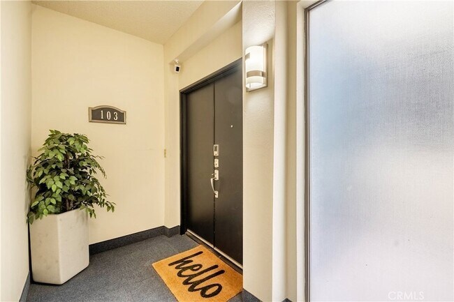 1305 N Columbus Ave, Unit 103 in Glendale, CA - Foto de edificio - Building Photo