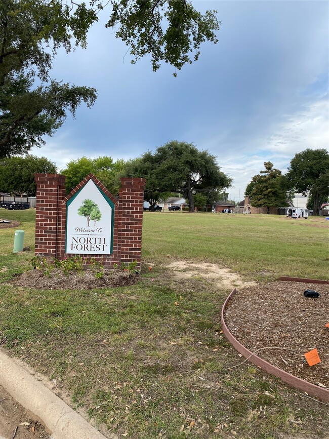 415 N Forest Blvd in Houston, TX - Building Photo - Building Photo