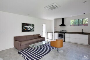 73401 Royal Palm Dr in Palm Desert, CA - Building Photo